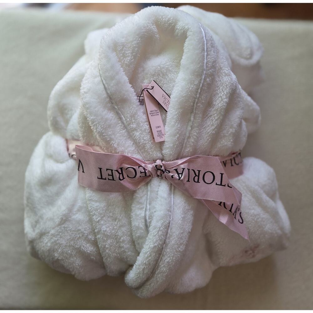 NWT Victoria's Secret  Angel Cozy  Soft Plush Short Robe Ivory Cream Size M/L‎